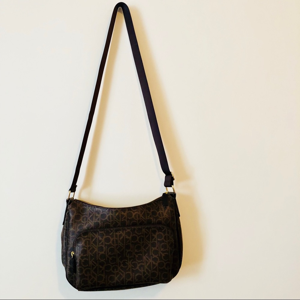 Calvin Klein | cross body bag w/ adjustable strap